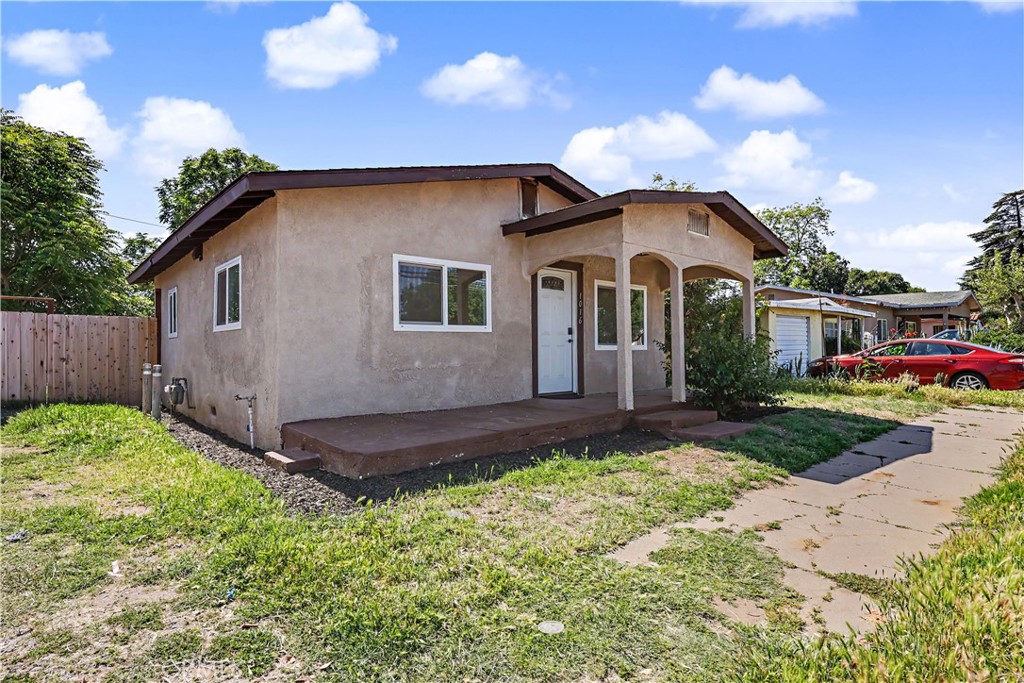1016 E Yosemite