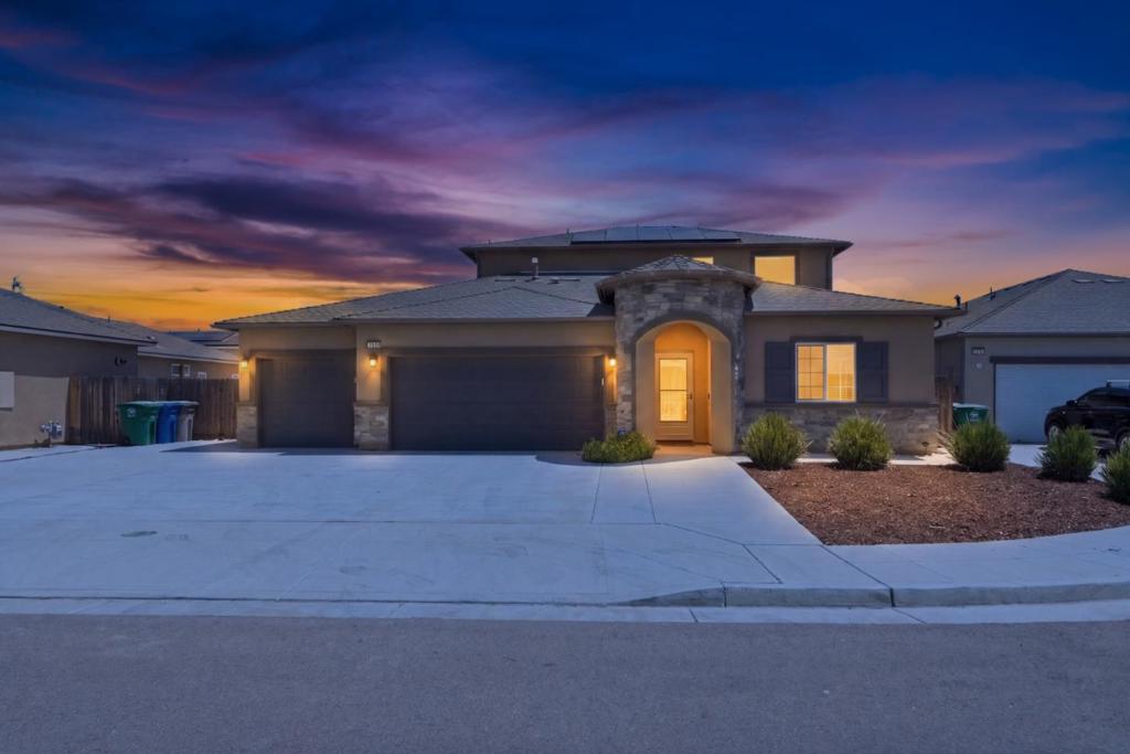 1381 Riverbank Dr