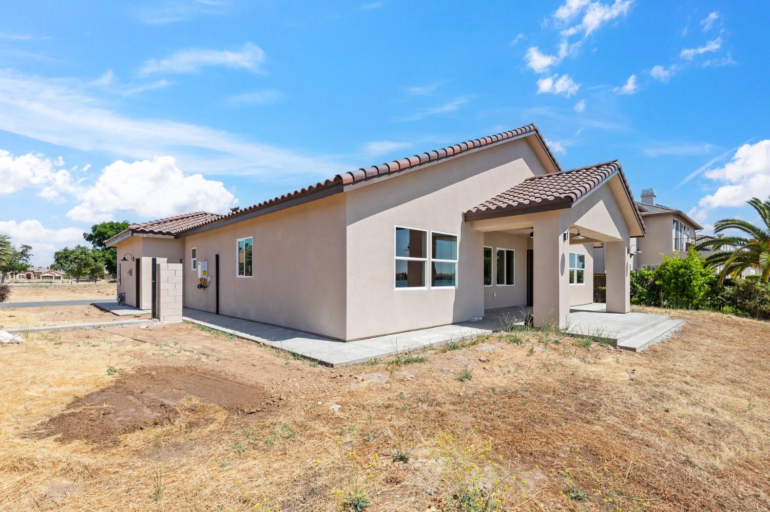 8385 Lake Shore Dr, Chowchilla, CA 93610