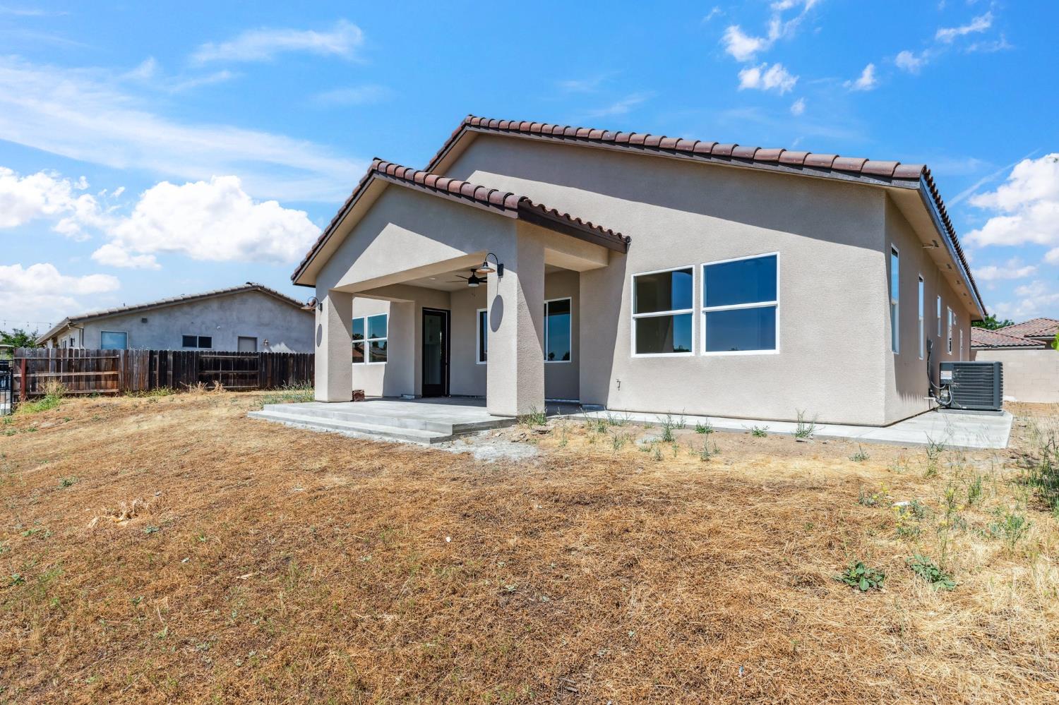 8385 Lake Shore Dr, Chowchilla, CA 93610