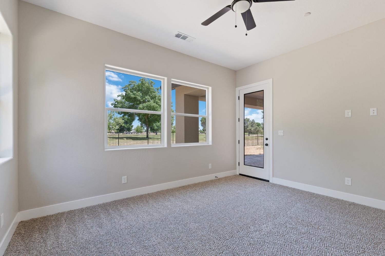 8440 Lake Shore Dr, Chowchilla, CA 93610