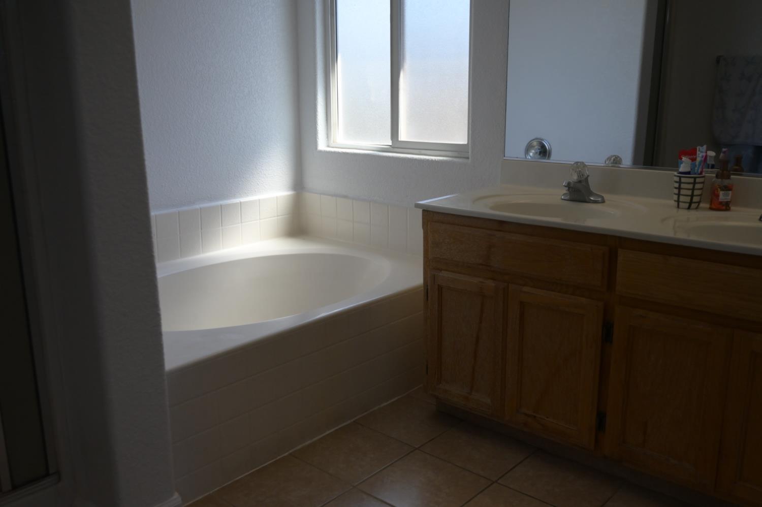 105 Cedar Ct, Chowchilla, CA 93610