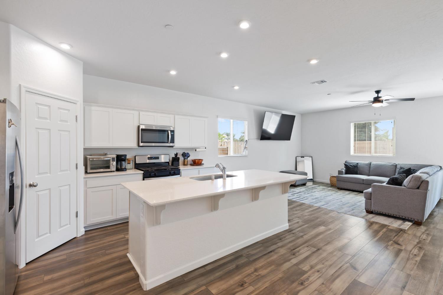 282 Rosebriar St, Madera, CA 93638
