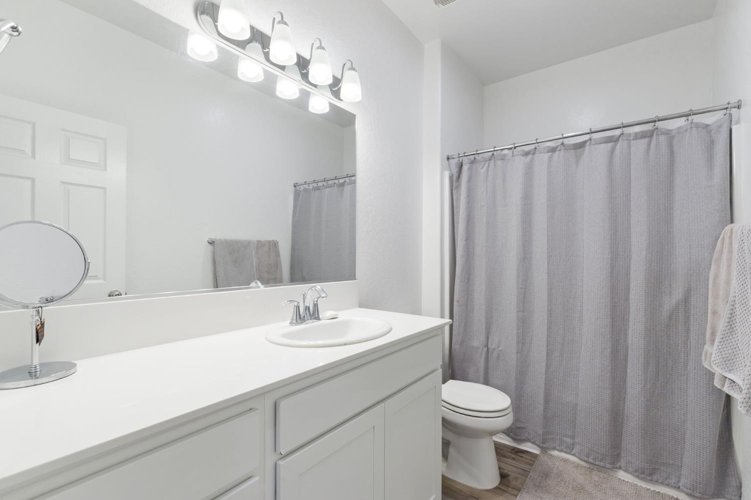 282 Rosebriar St, Madera, CA 93638