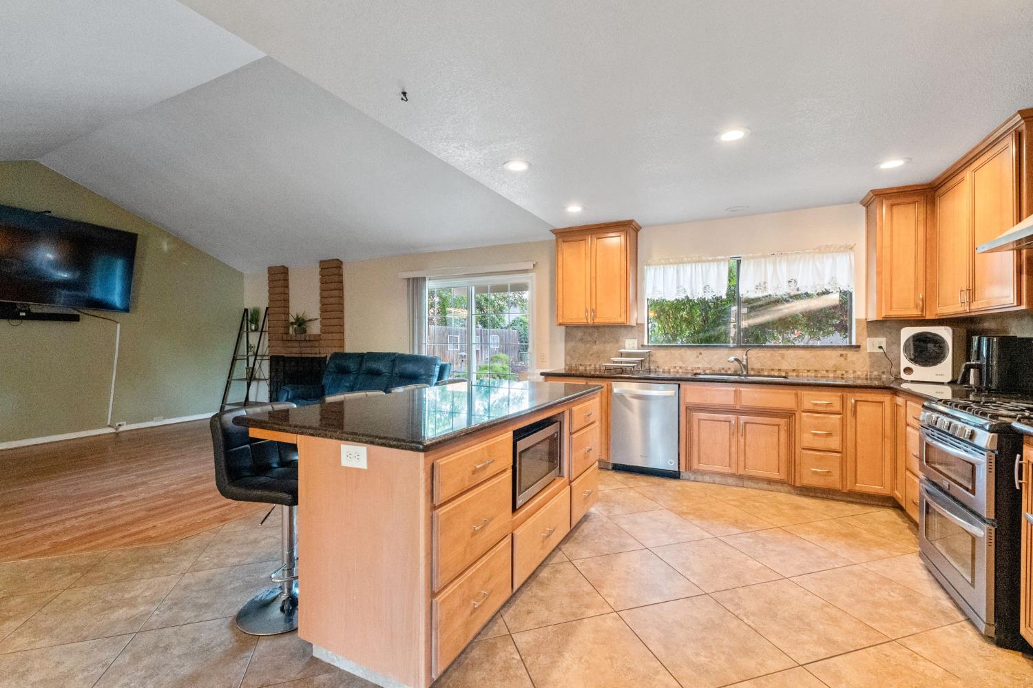 27376 San Bruno Ave, Madera, CA 93637