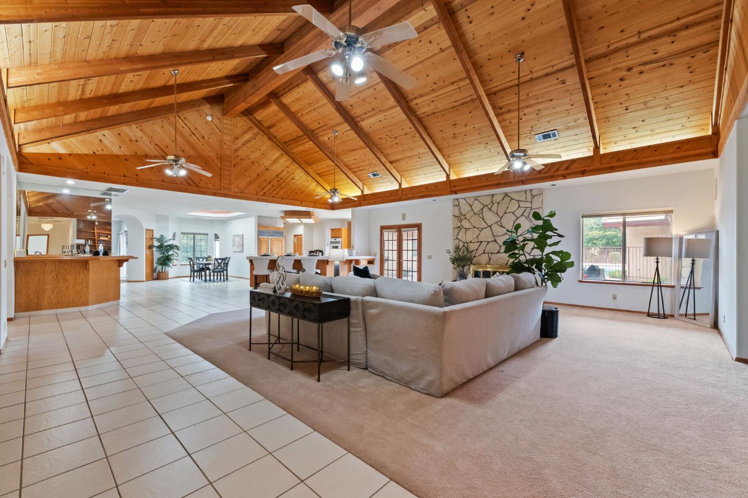 7357 E Dennett Ave, Fresno, CA 93737