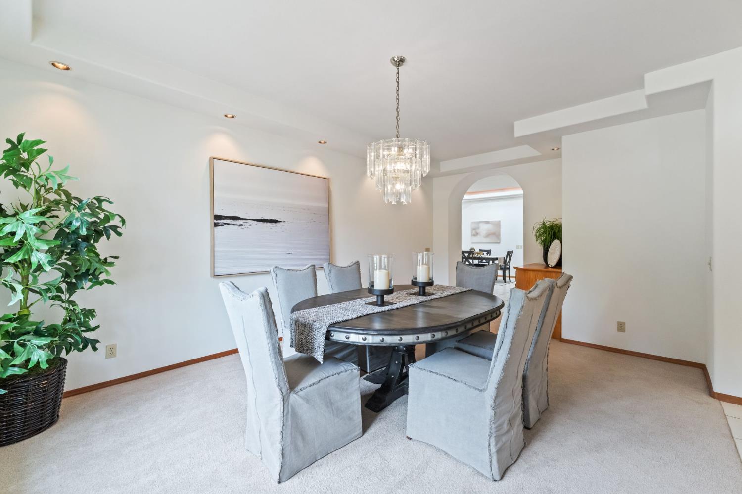 7357 E Dennett Ave, Fresno, CA 93737