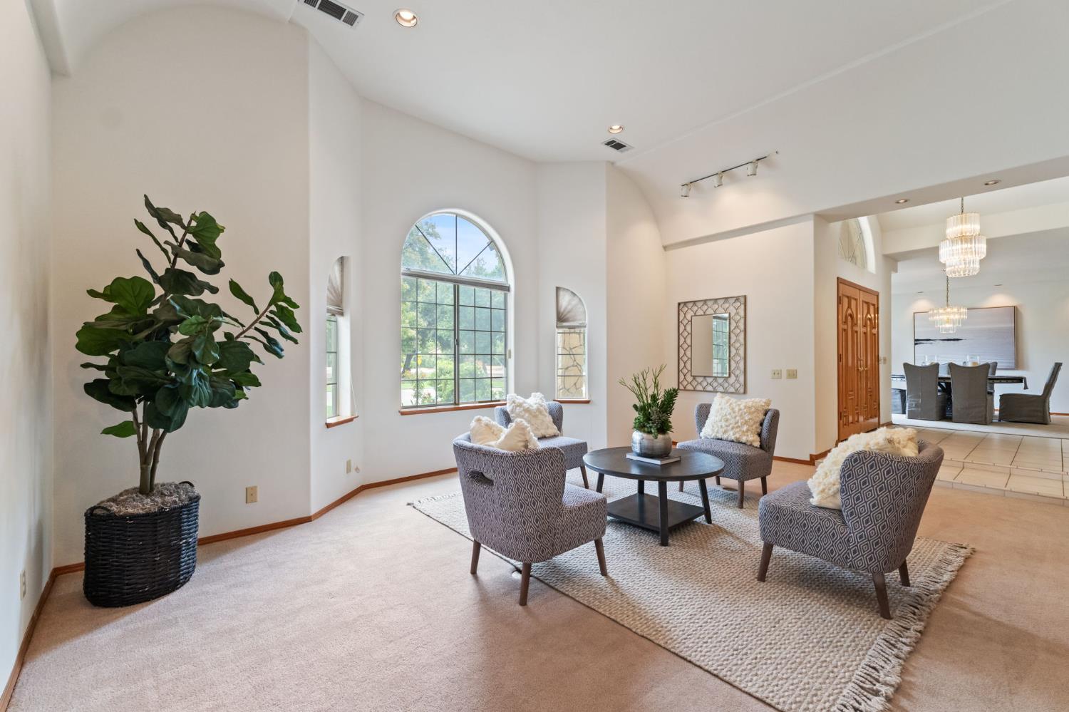 7357 E Dennett Ave, Fresno, CA 93737