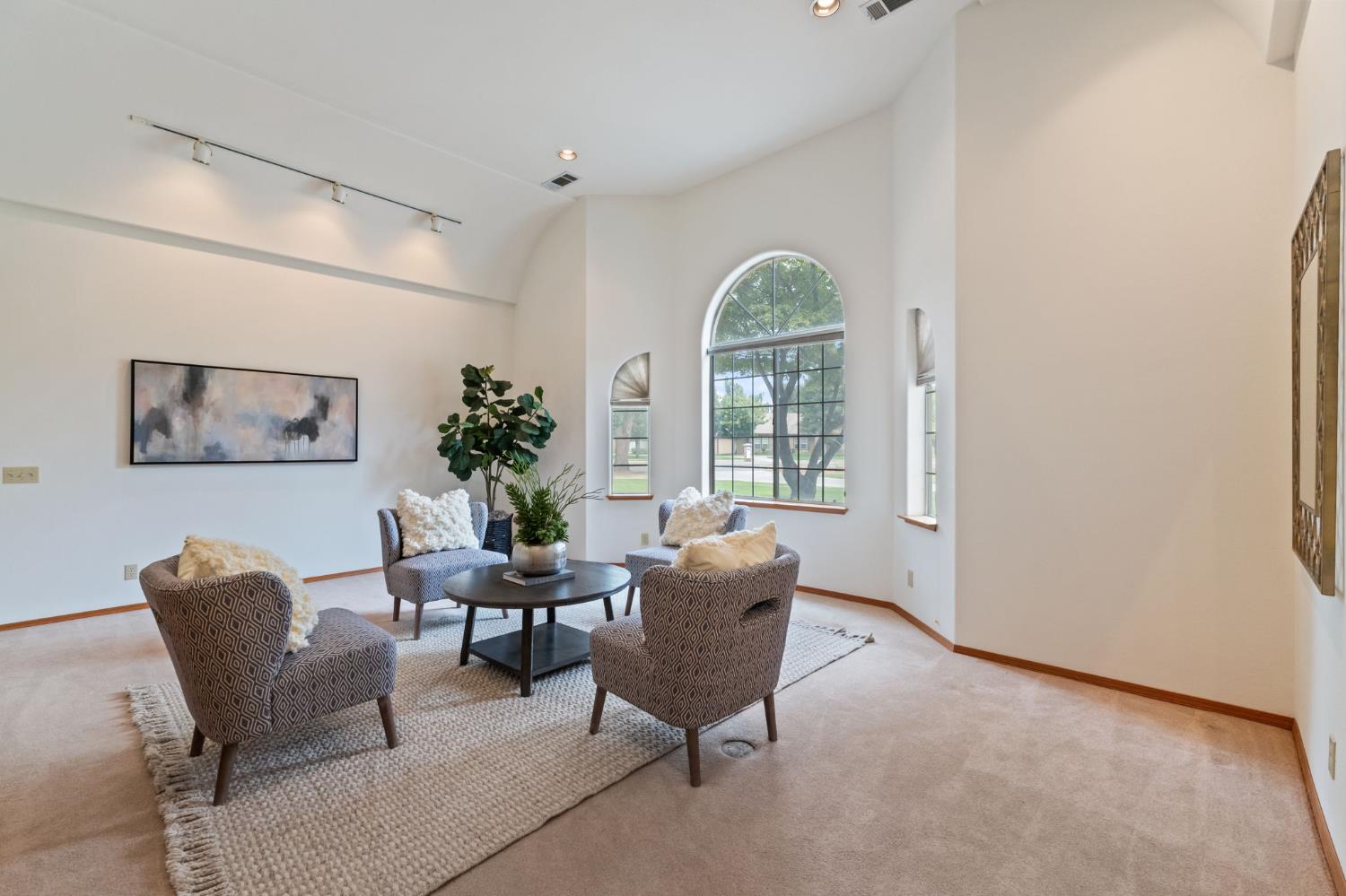 7357 E Dennett Ave, Fresno, CA 93737