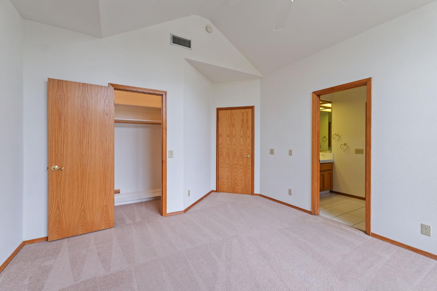 7357 E Dennett Ave, Fresno, CA 93737