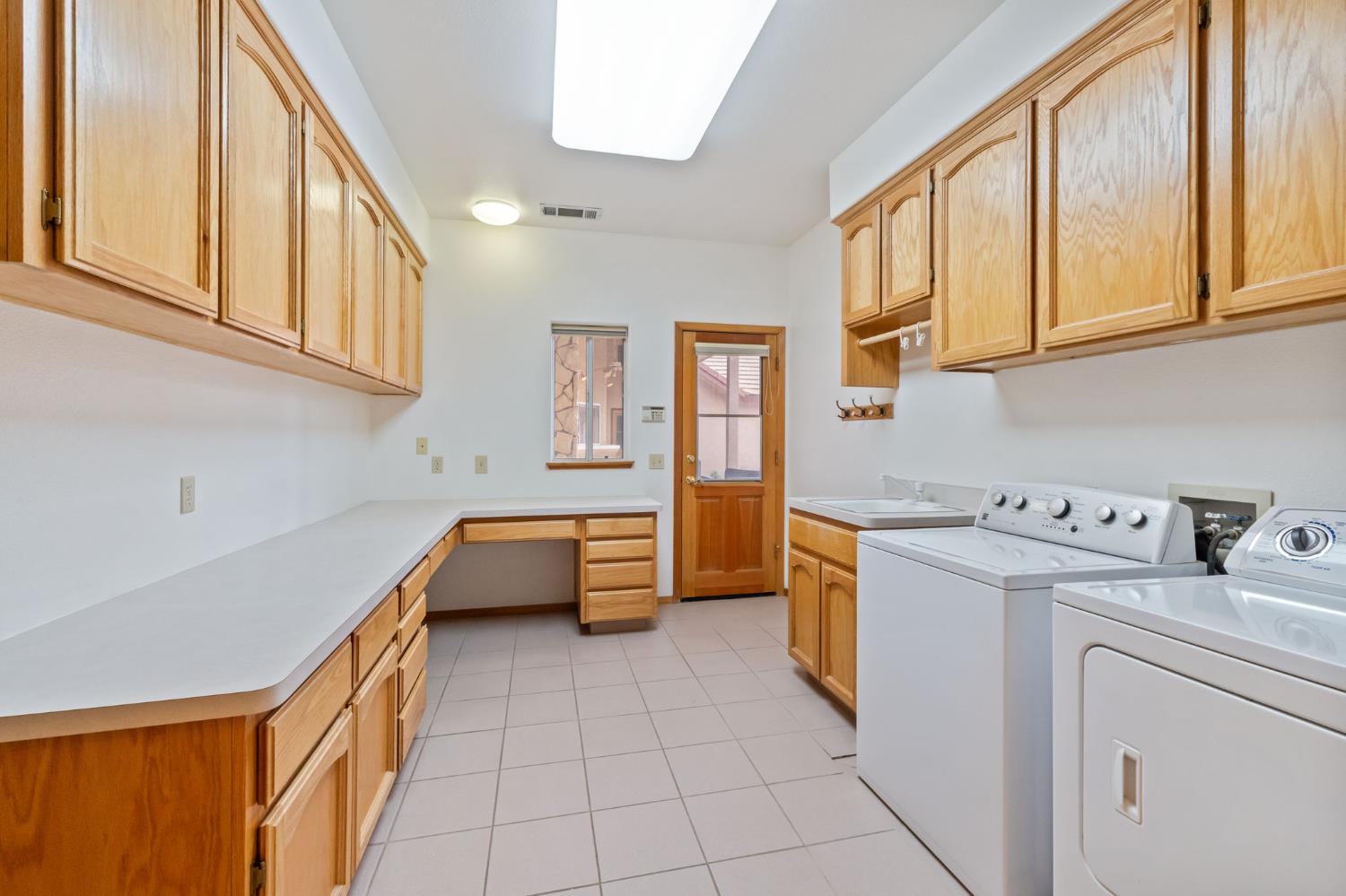 7357 E Dennett Ave, Fresno, CA 93737