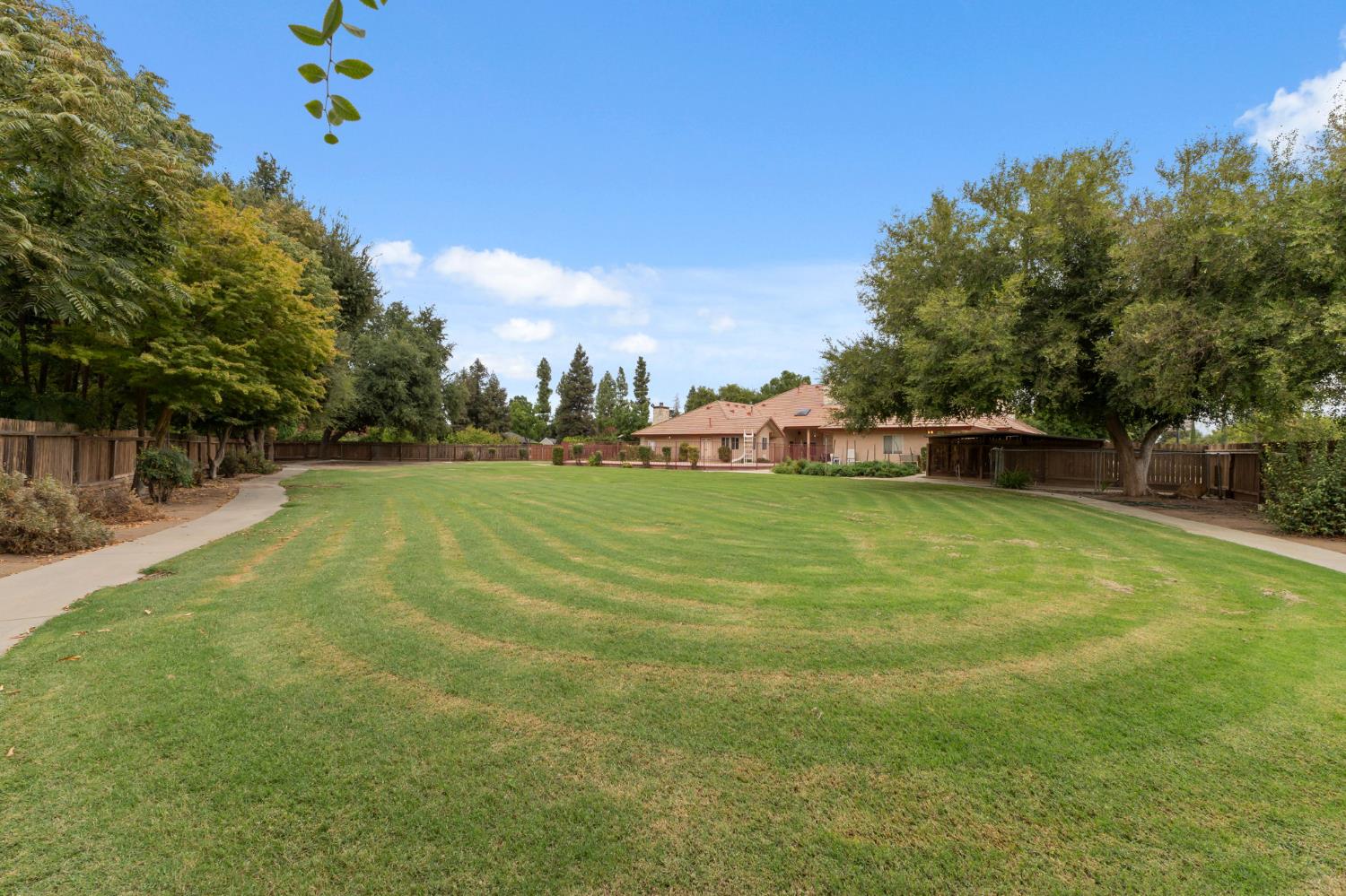 7357 E Dennett Ave, Fresno, CA 93737