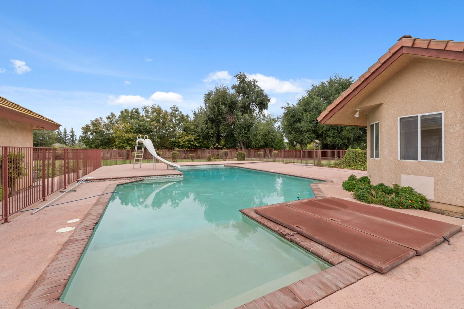 7357 E Dennett Ave, Fresno, CA 93737