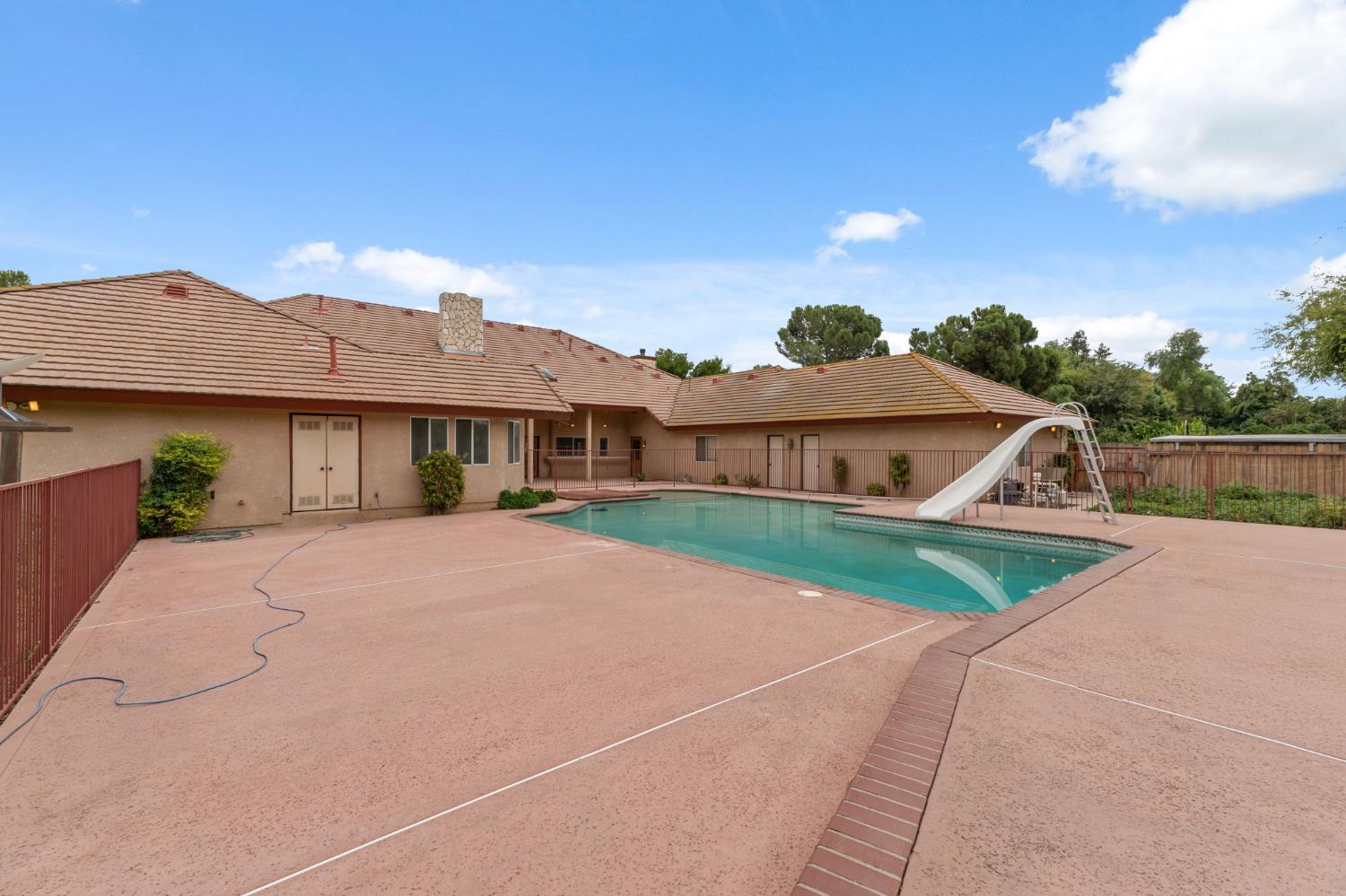 7357 E Dennett Ave, Fresno, CA 93737