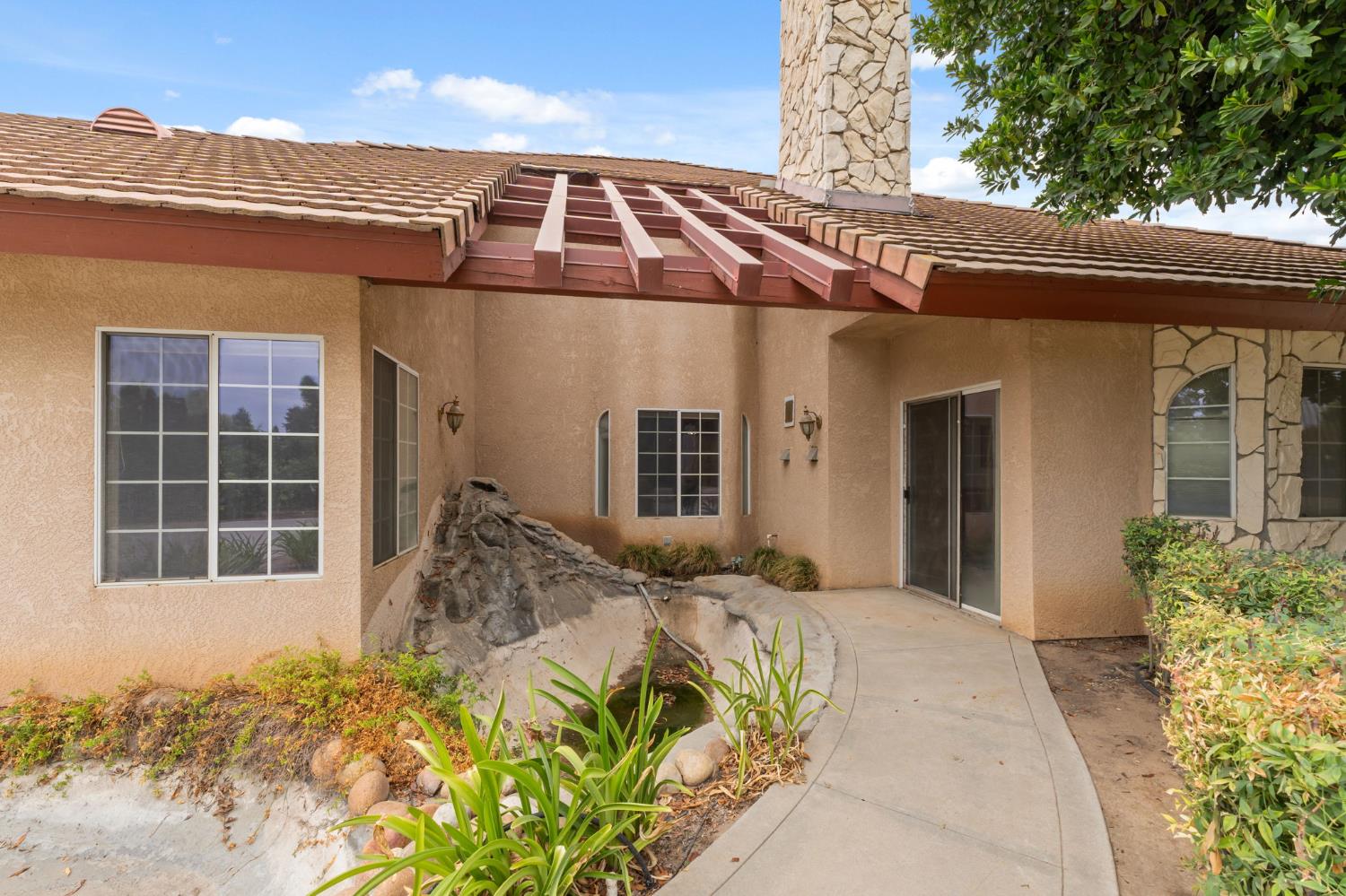 7357 E Dennett Ave, Fresno, CA 93737