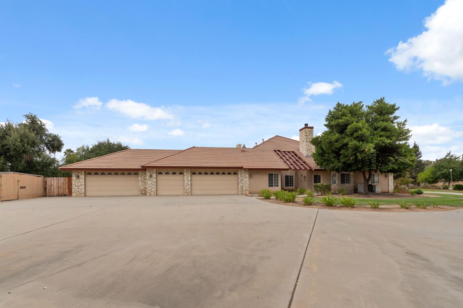 7357 E Dennett Ave, Fresno, CA 93737