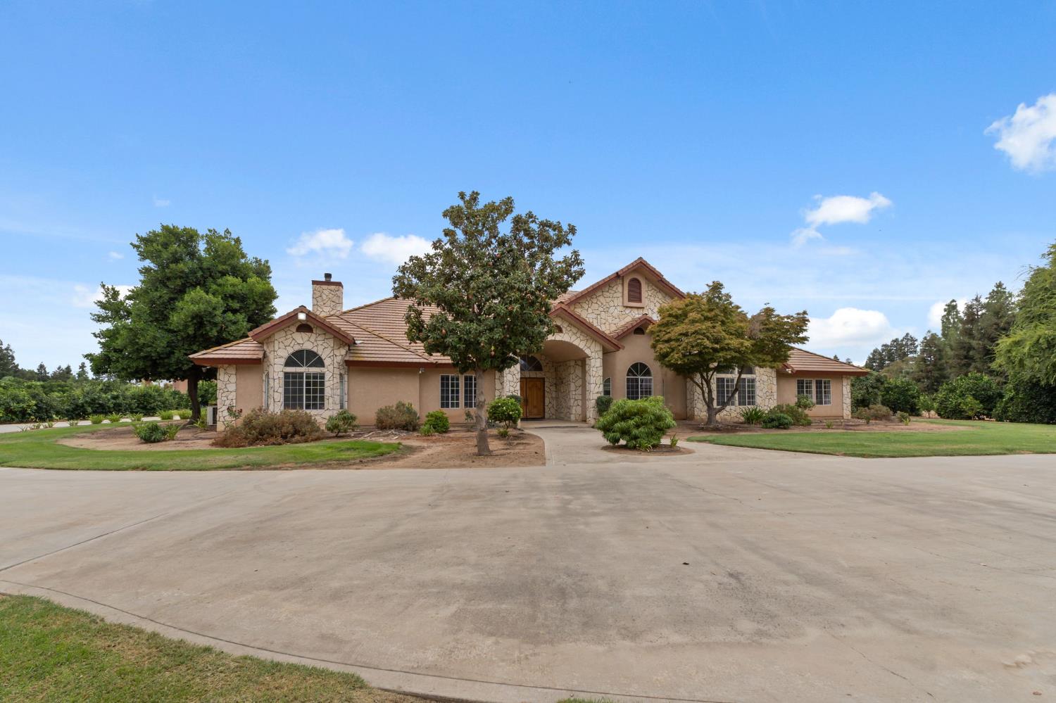 7357 E Dennett Ave, Fresno, CA 93737