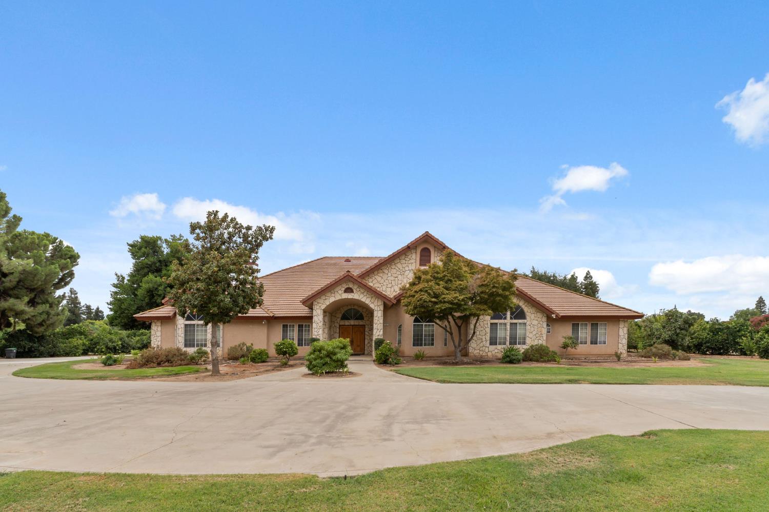 7357 E Dennett Ave, Fresno, CA 93737