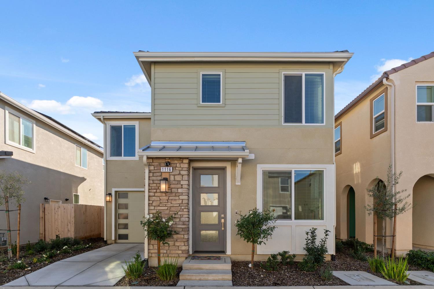 1116 Elevations Way W