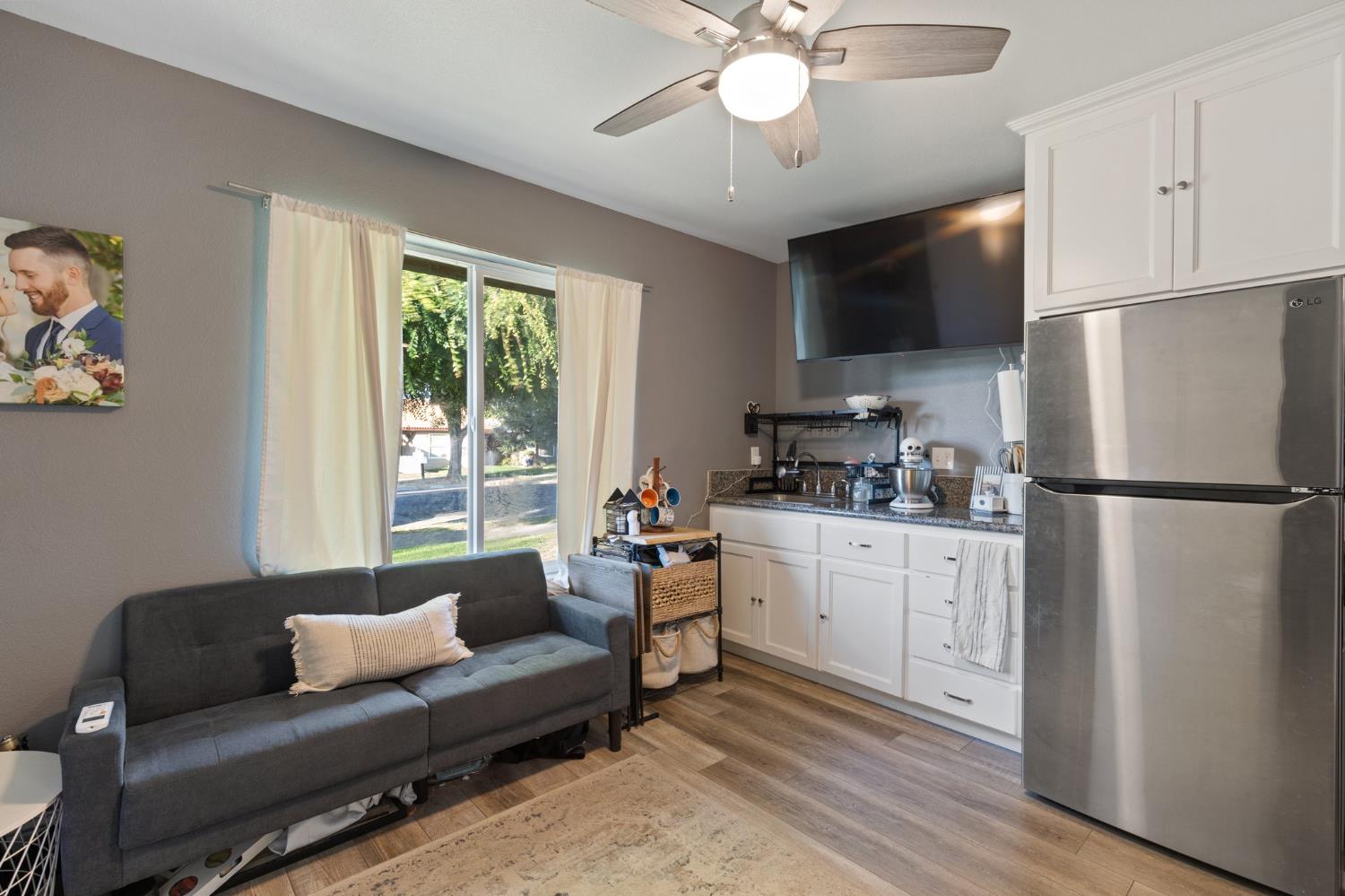 2724 Monocott Dr, Madera, CA 93637