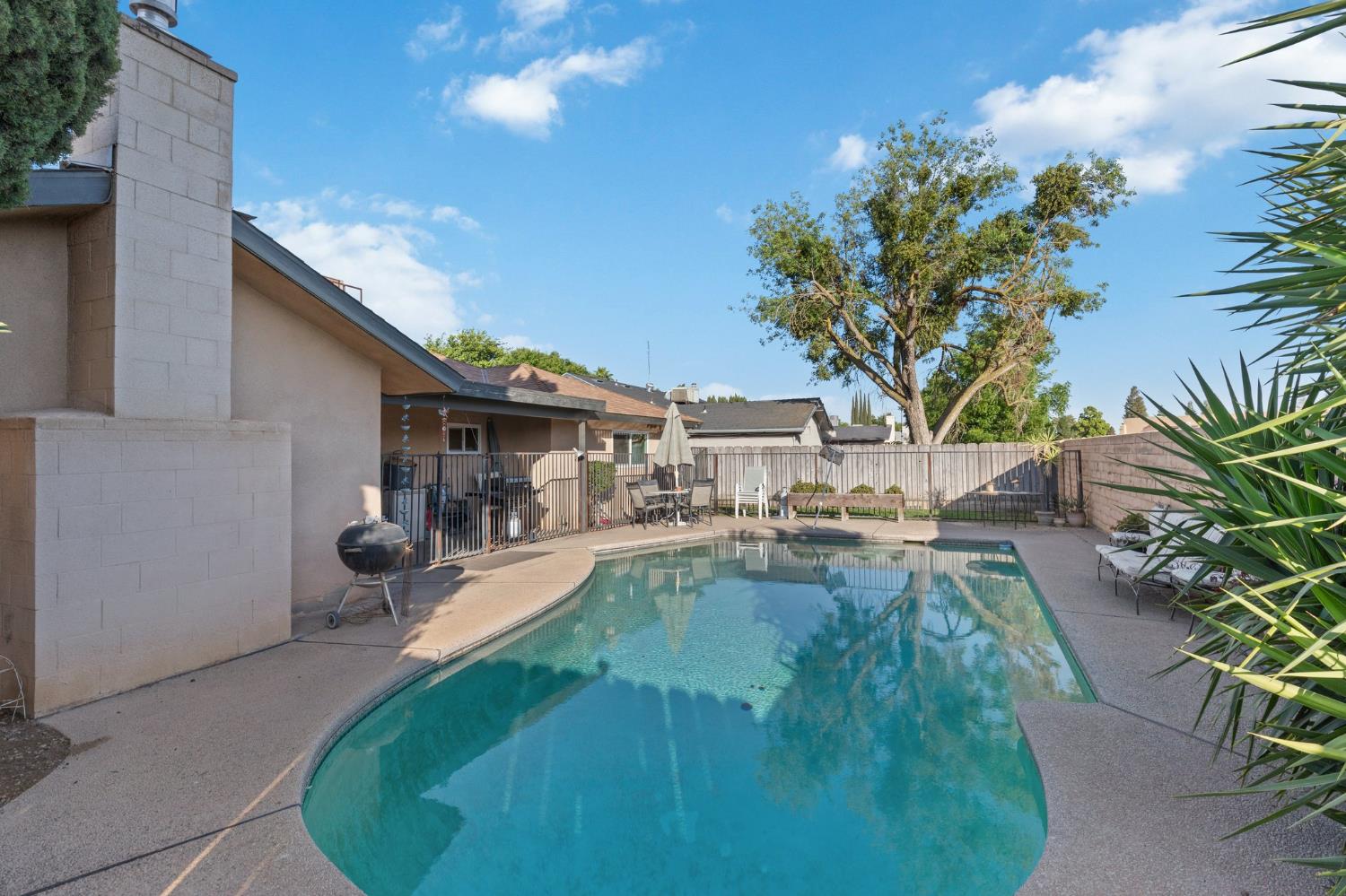 2724 Monocott Dr, Madera, CA 93637