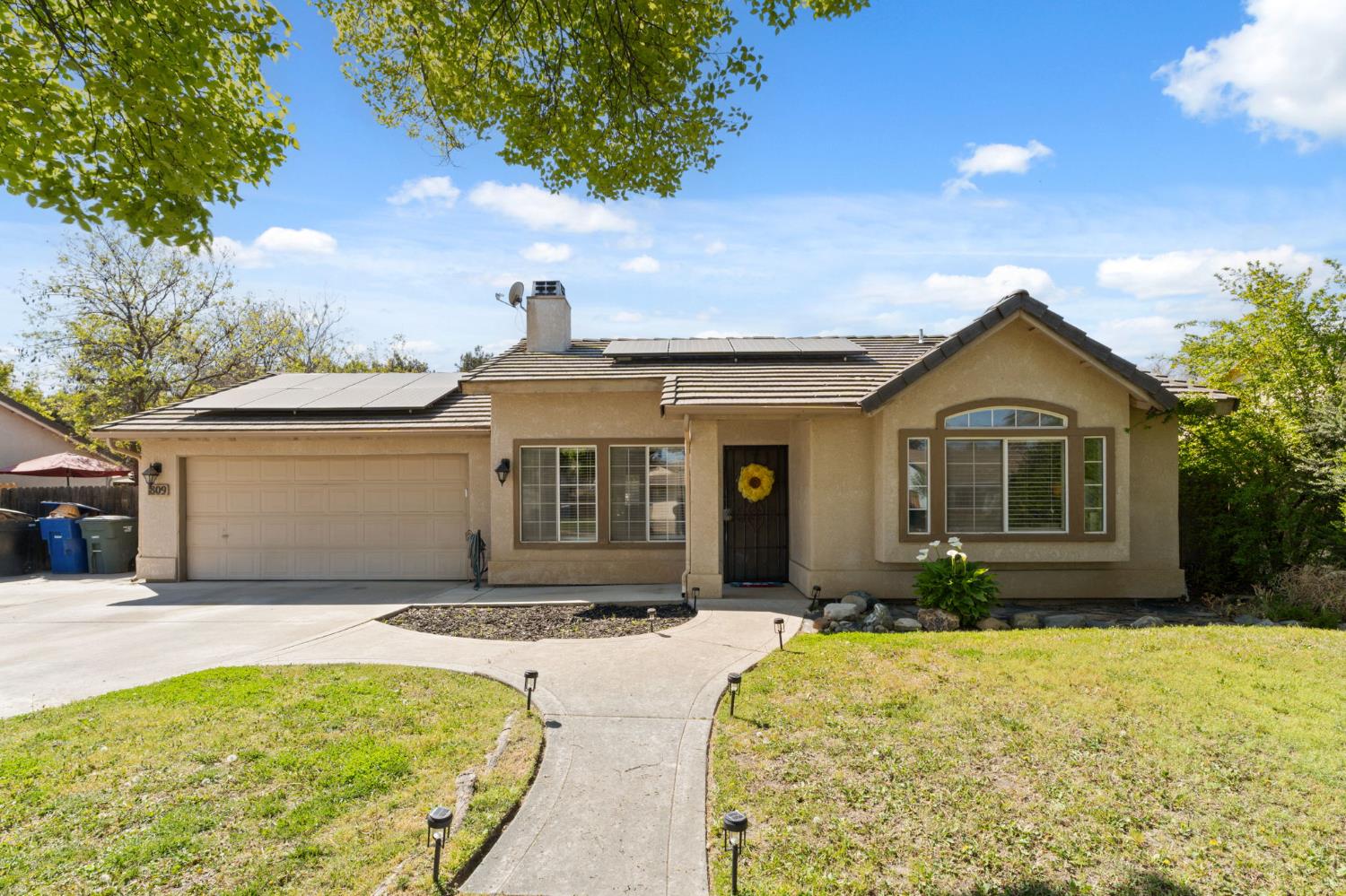 809 Wildwood Dr, Lemoore, CA 93245