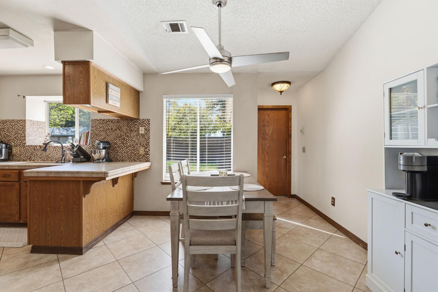 809 Wildwood Dr, Lemoore, CA 93245