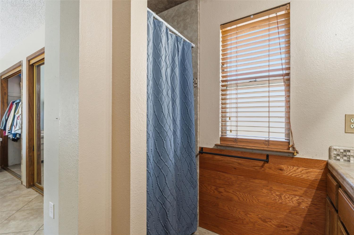 809 Wildwood Dr, Lemoore, CA 93245