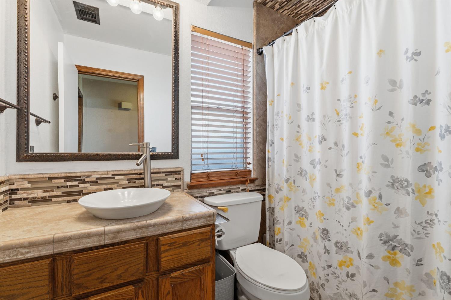 809 Wildwood Dr, Lemoore, CA 93245