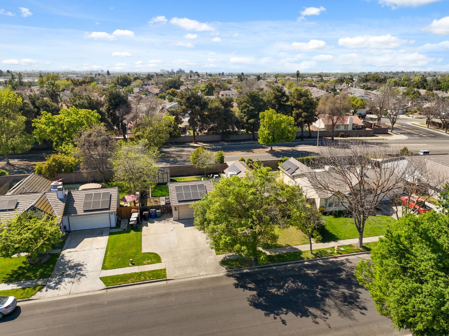 809 Wildwood Dr, Lemoore, CA 93245