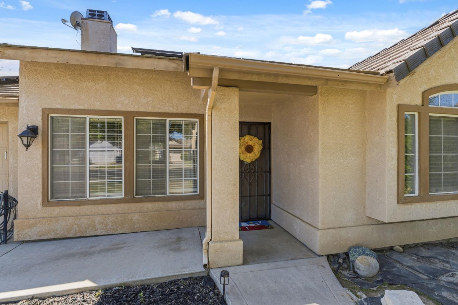 809 Wildwood Dr, Lemoore, CA 93245