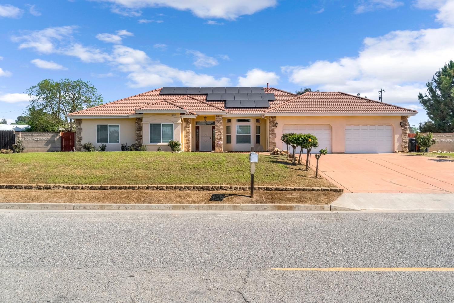 26041 Wayside Dr, Madera, CA 93638