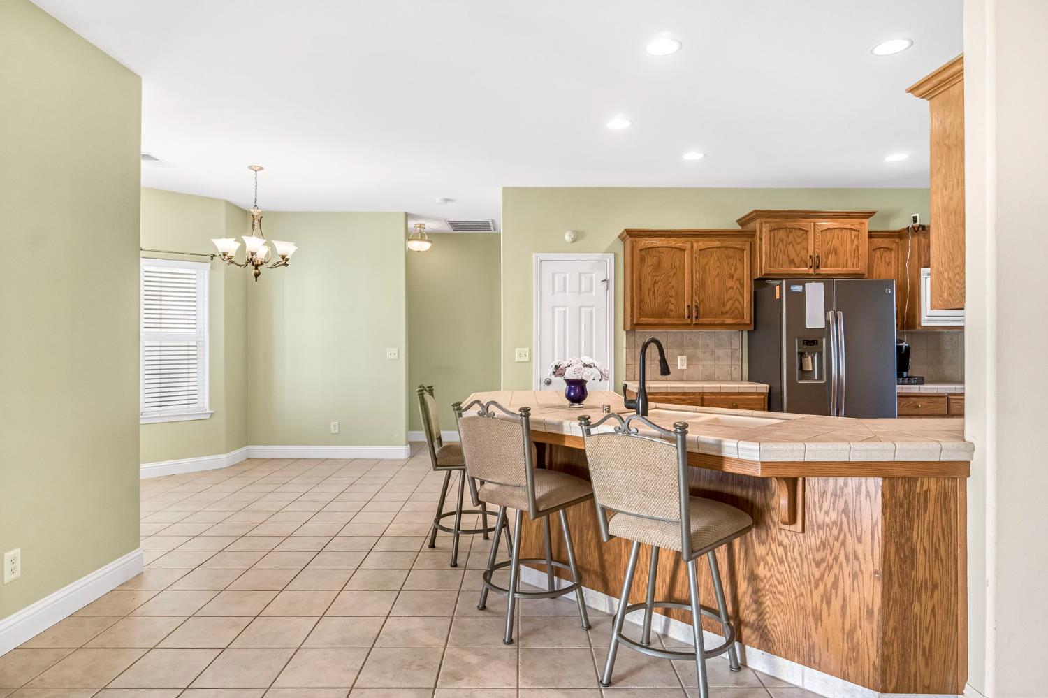 26041 Wayside Dr, Madera, CA 93638