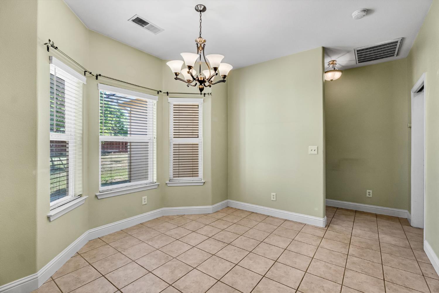 26041 Wayside Dr, Madera, CA 93638