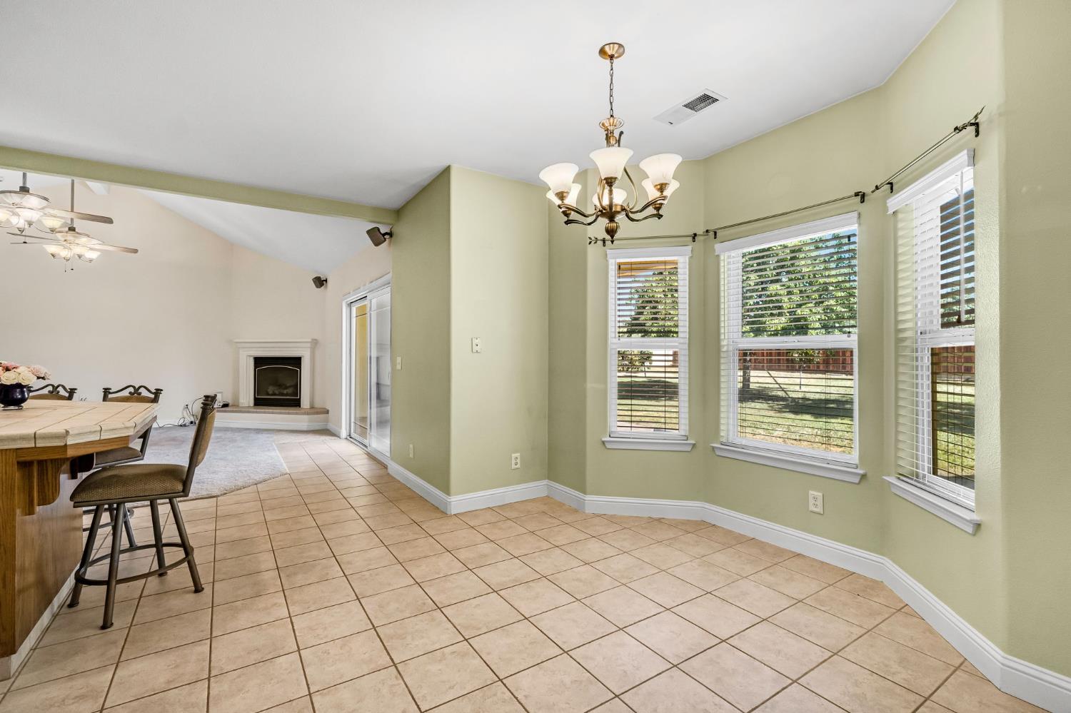 26041 Wayside Dr, Madera, CA 93638