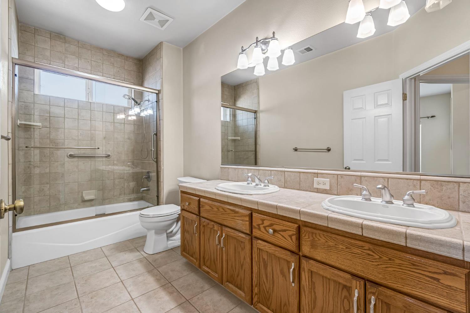 26041 Wayside Dr, Madera, CA 93638