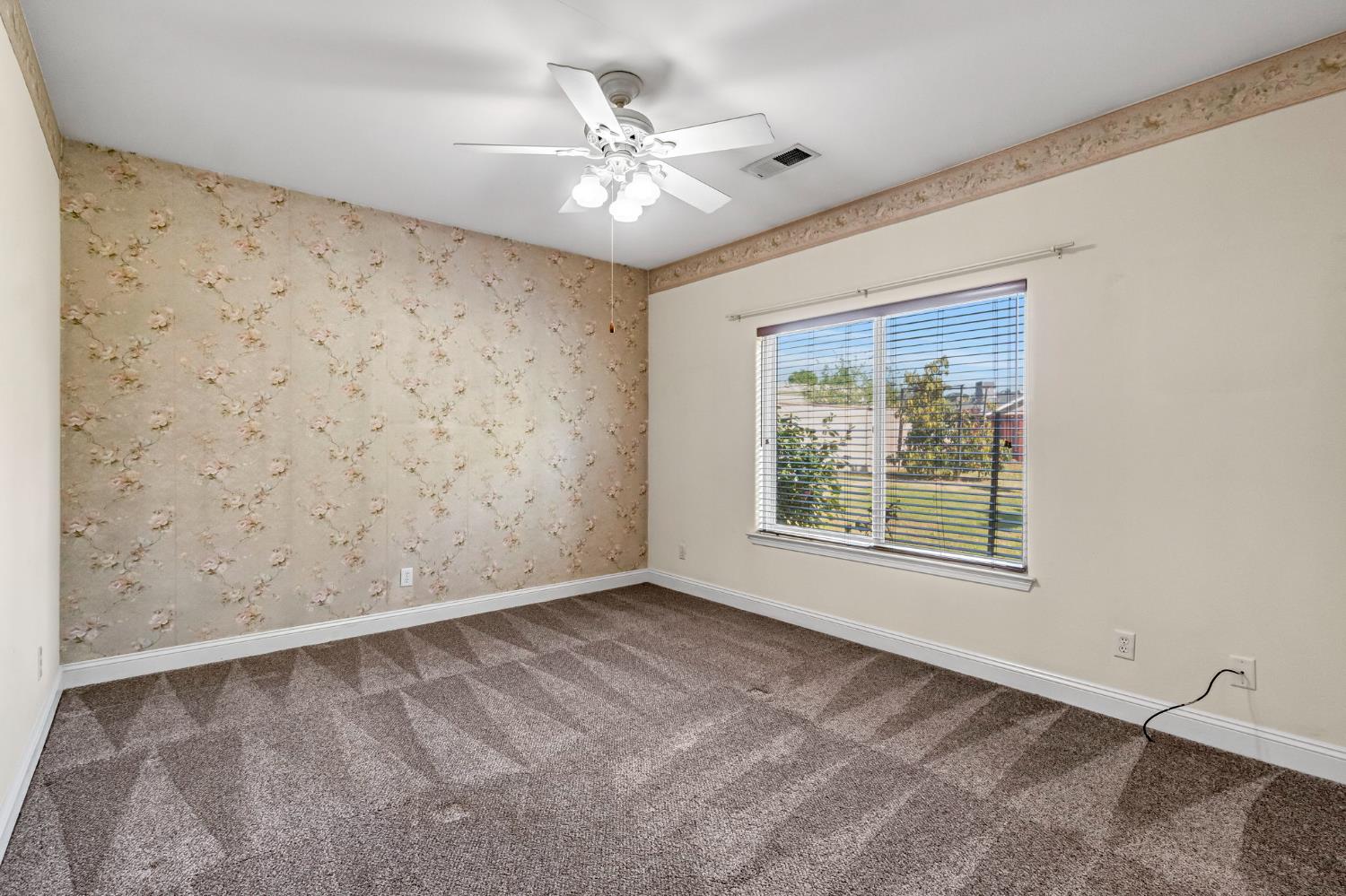 26041 Wayside Dr, Madera, CA 93638