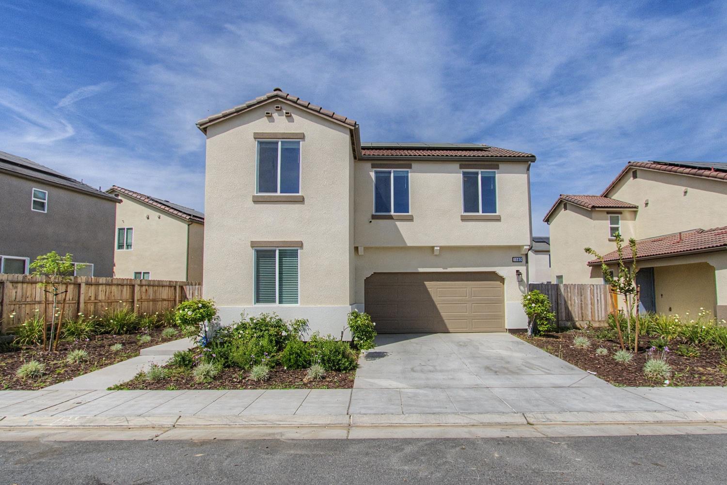 1183 Ponderosa Way W