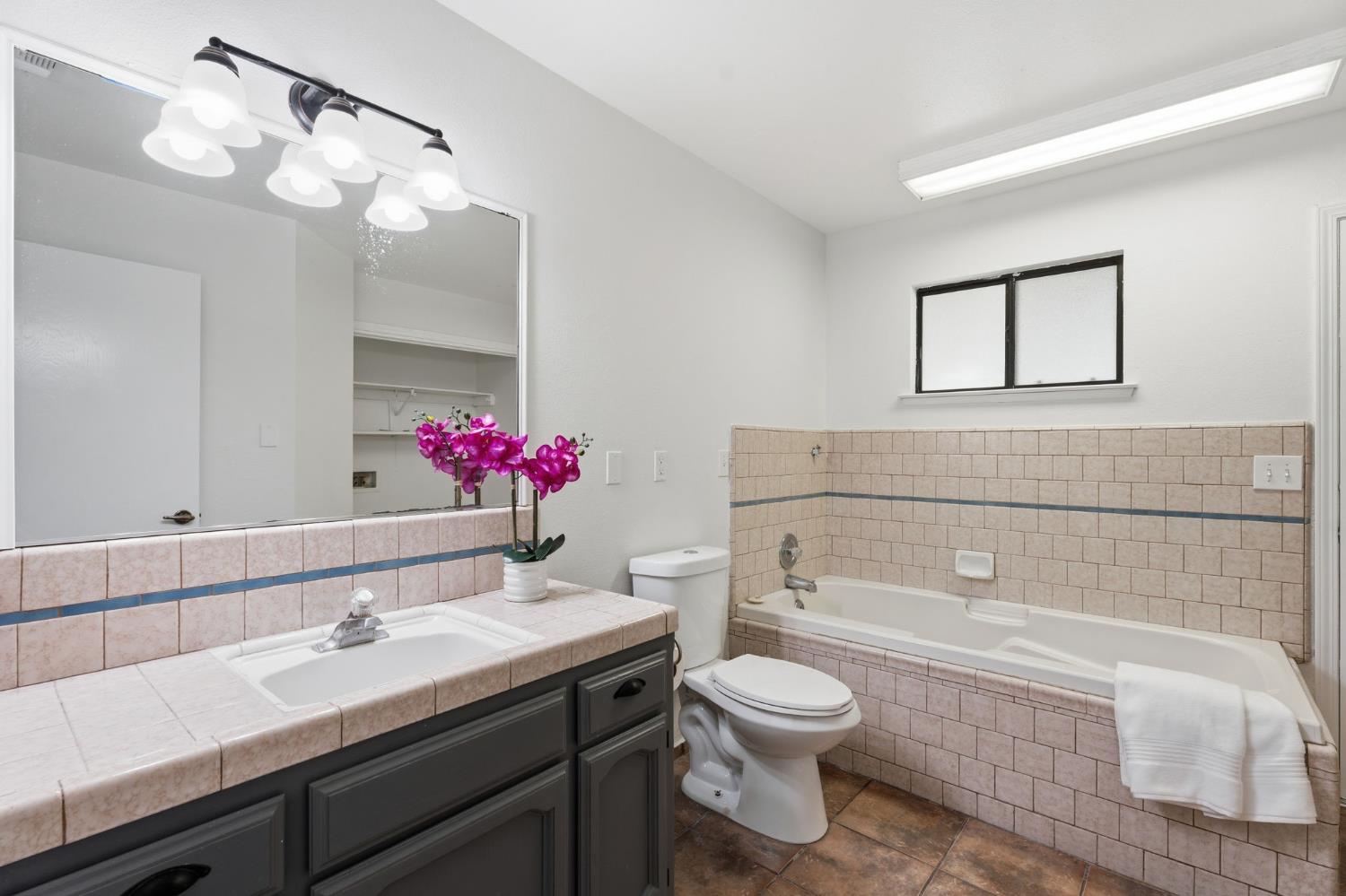 18839 Shell Dr, Madera, CA 93638