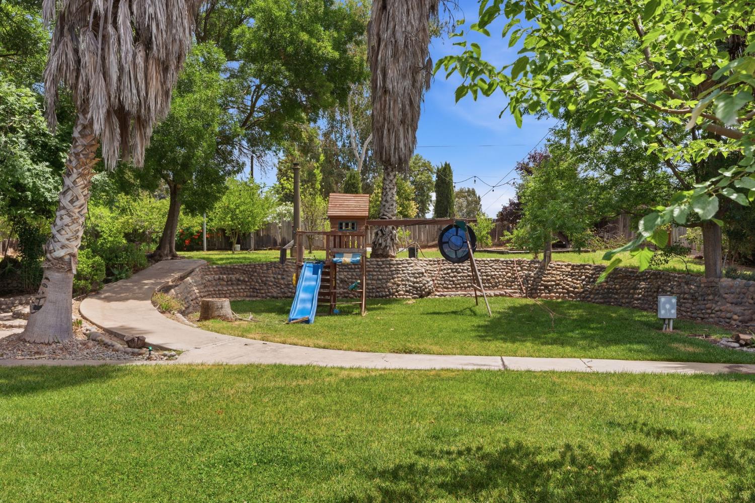 18839 Shell Dr, Madera, CA 93638