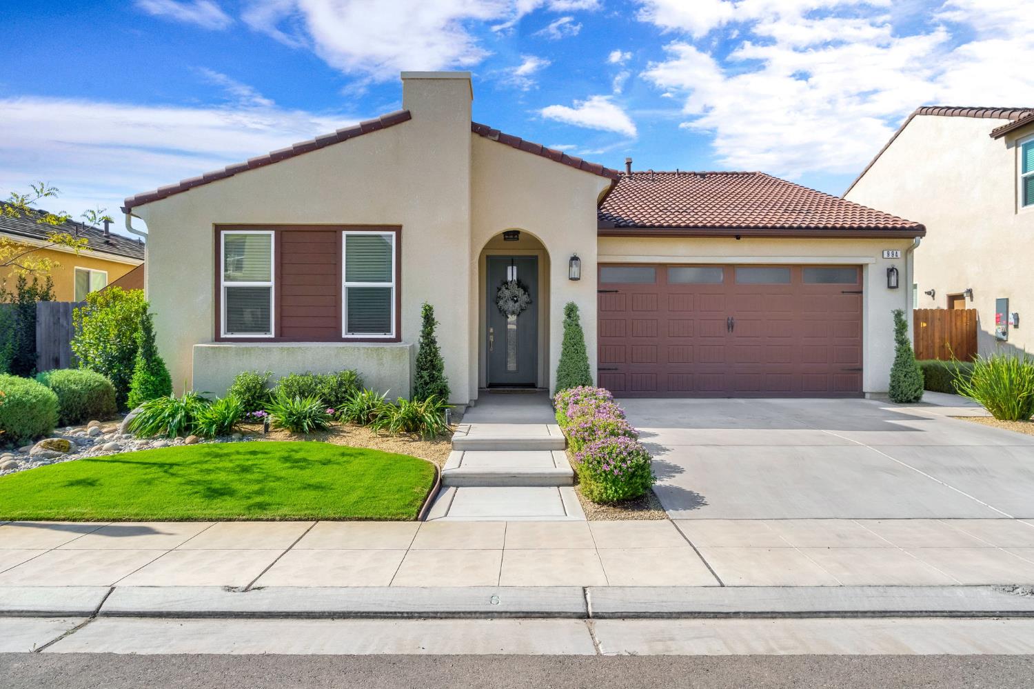 994 Groveland Ave W