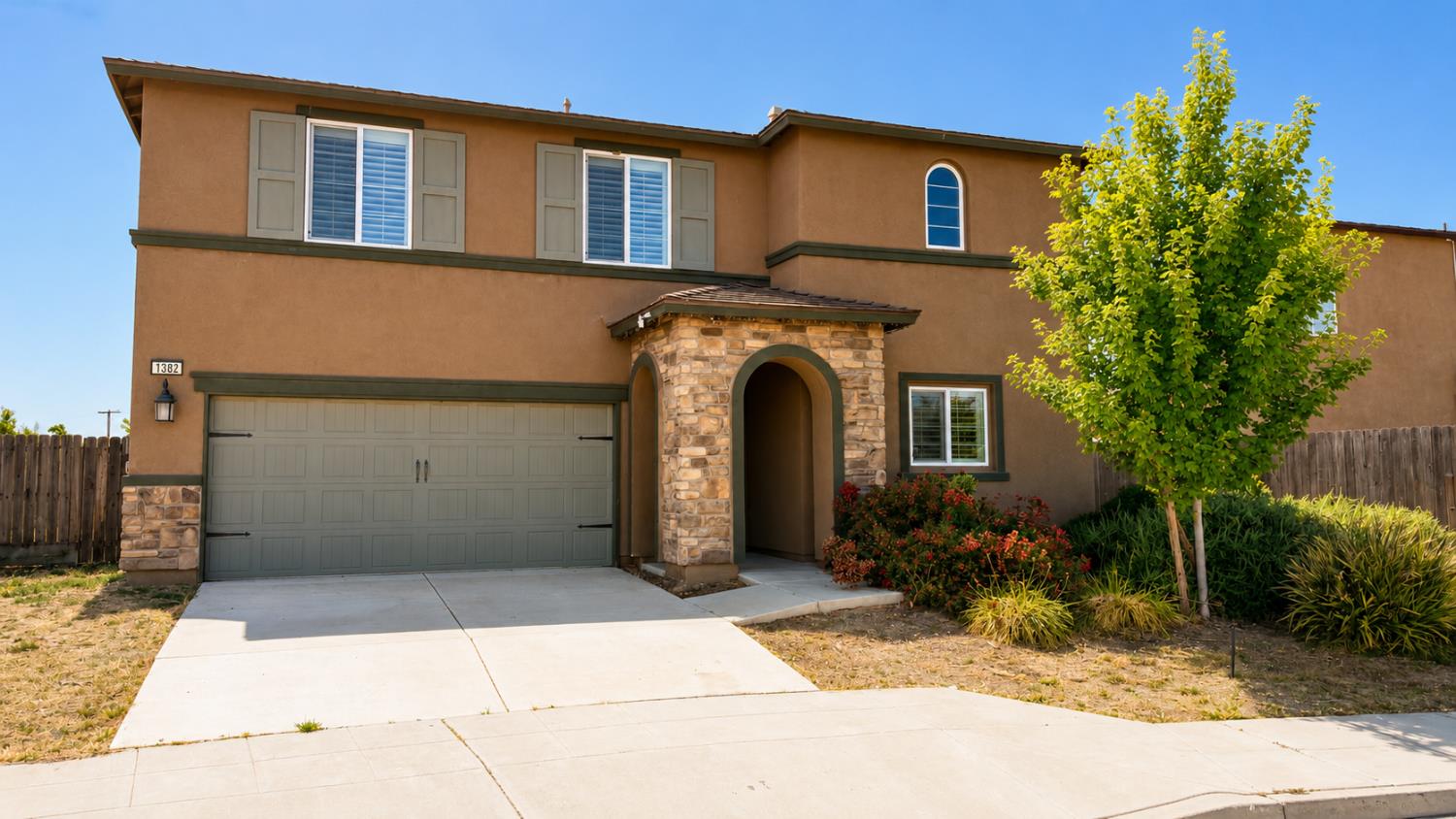 1382 Shoreline Dr