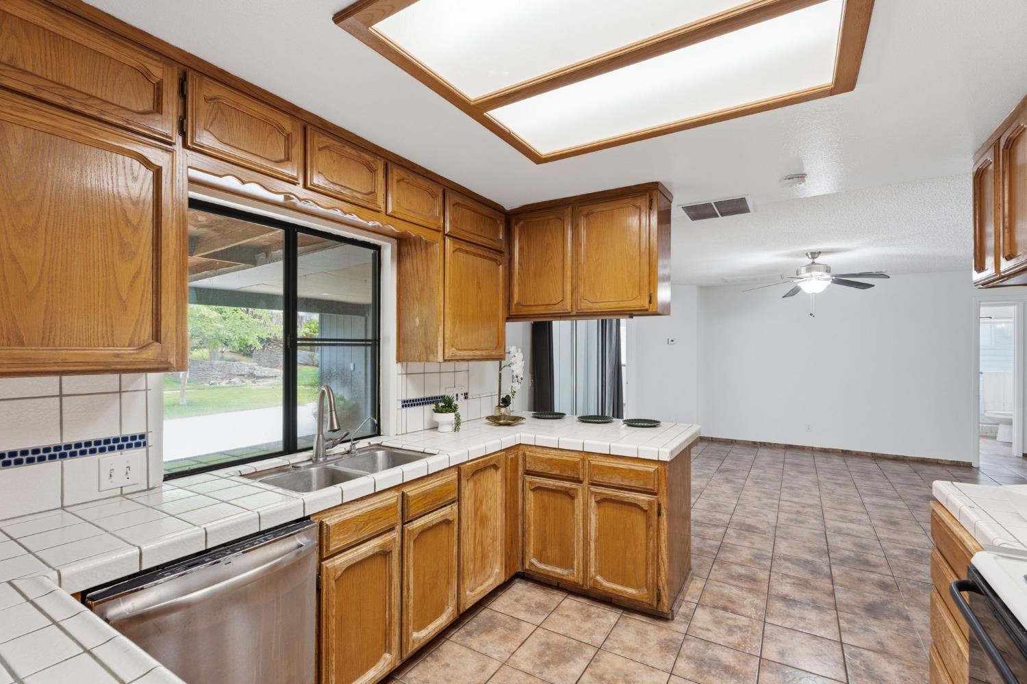 18839 Shell Dr, Madera, CA 93638