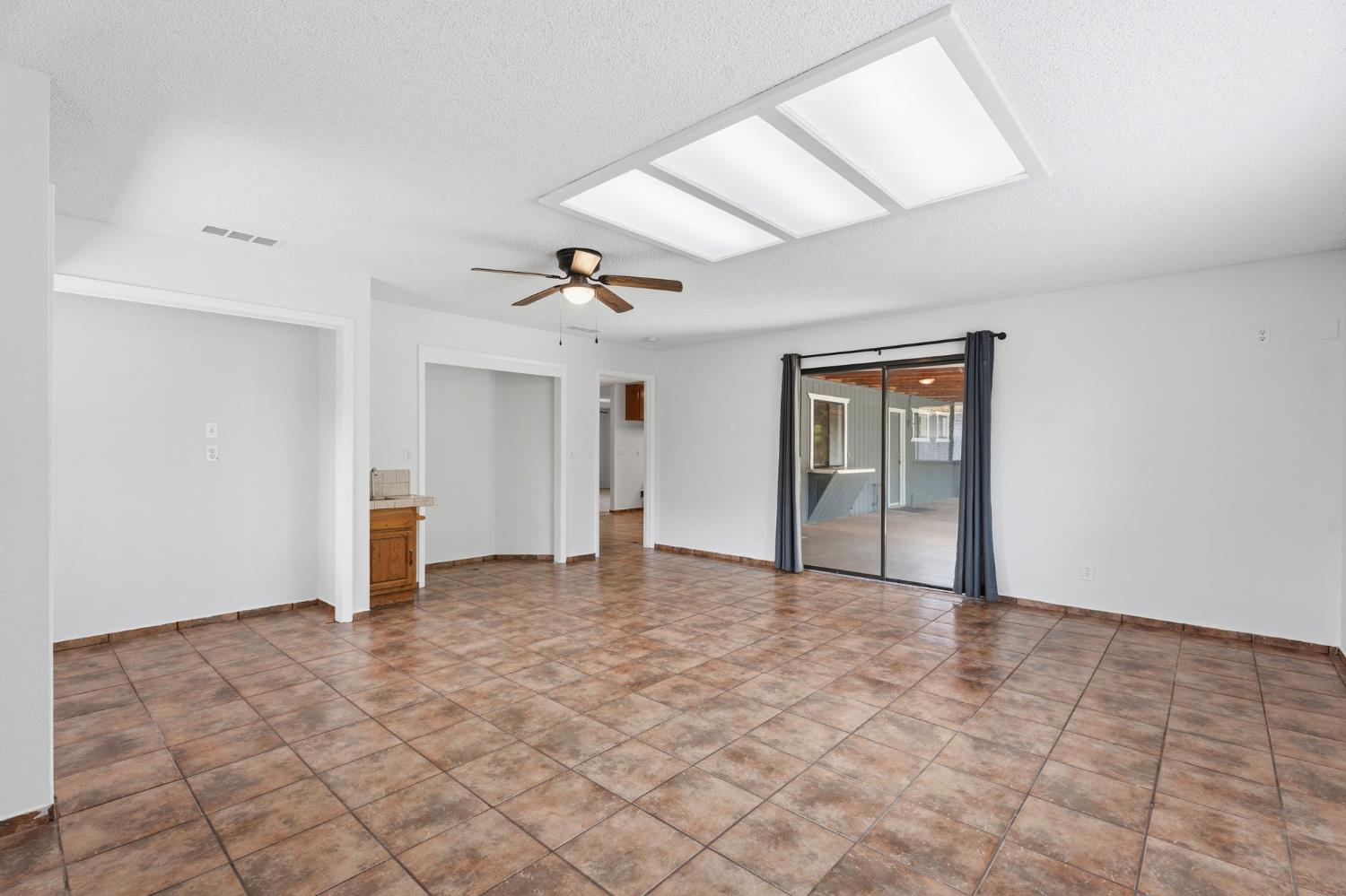 18839 Shell Dr, Madera, CA 93638