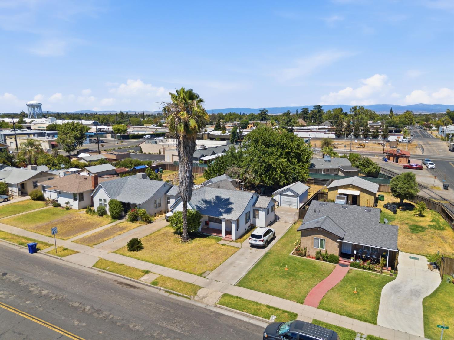 405 N G St, Madera, CA 93637